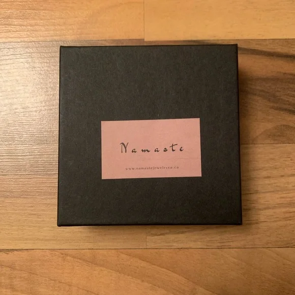 Heart Ribbed Earrings - Picture 5 of 6